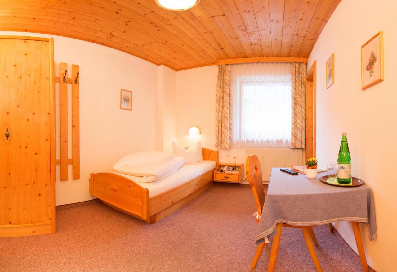 Bed and Breakfast Haus Elisabeth Нойштифт-им-Штубайталь Номер фото